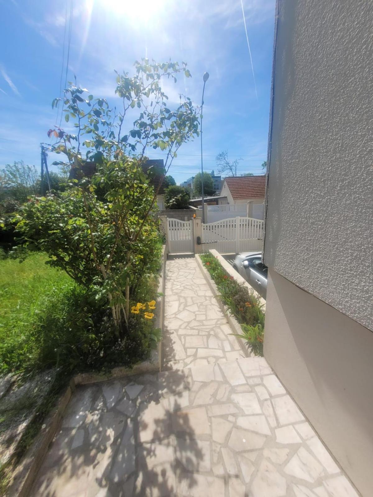Appartements A Meaux - Proche De Disney Bagian luar foto